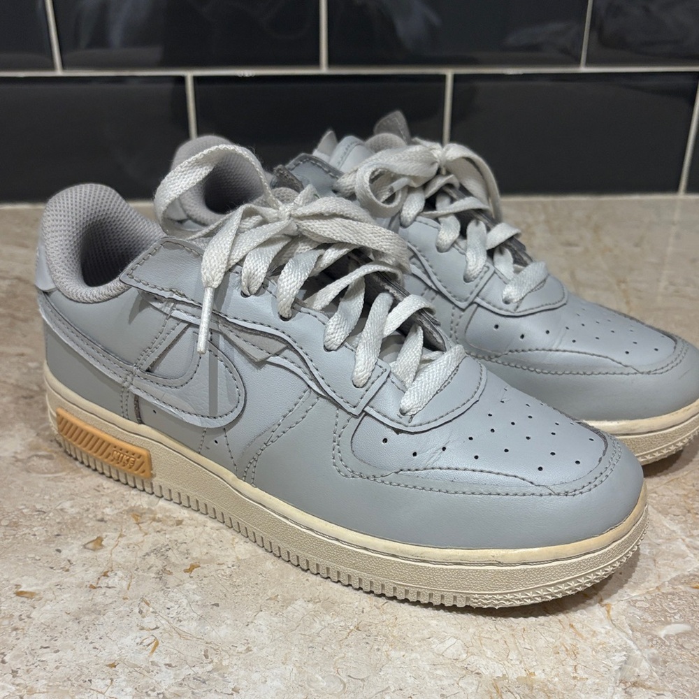 Nike Kids Light Gray Sneakers with Tan Accents